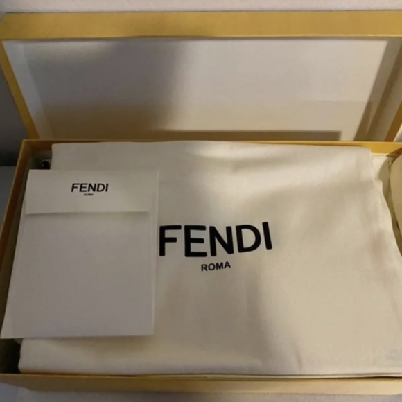 Fendi - Picture 3 of 10